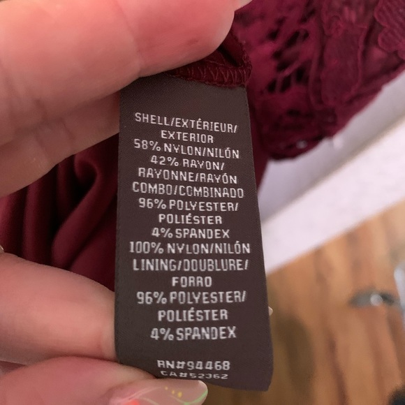 VERA WANG Merlot Lace Trumpet Gown Bridesmaid Dress - Picture 7 of 7